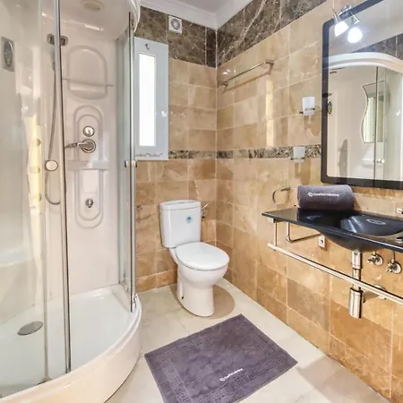 Villa Sleeps 8 Pool Wifi Lloret de Mar