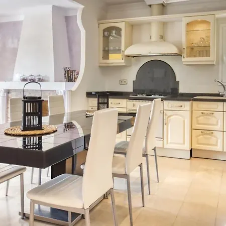 Sleeps 8 Pool Wifi Villa Lloret de Mar