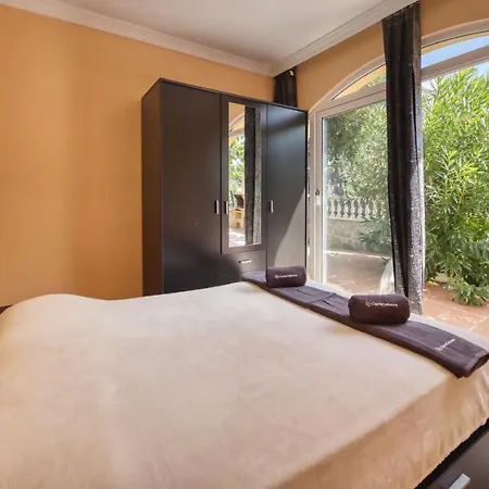 Villa Sleeps 8 Pool Wifi Lloret de Mar