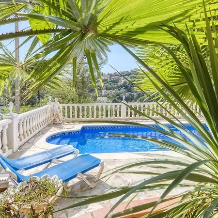 Villa Sleeps 8 Pool Wifi *