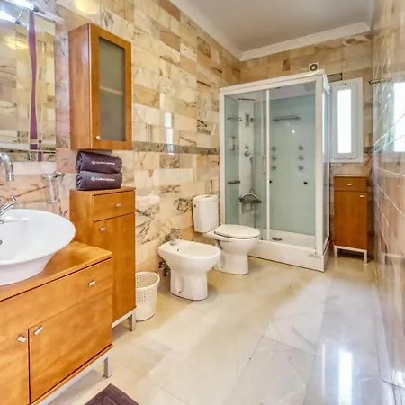 Sleeps 8 Pool Wifi Villa Lloret de Mar
